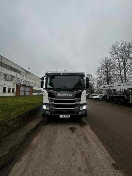 Pradėta eksploatuoti nauja šiukšliavežė